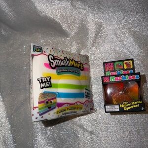 Squishy gift package, including 1 squishy cake, and 1 NeeDoh Marbleez